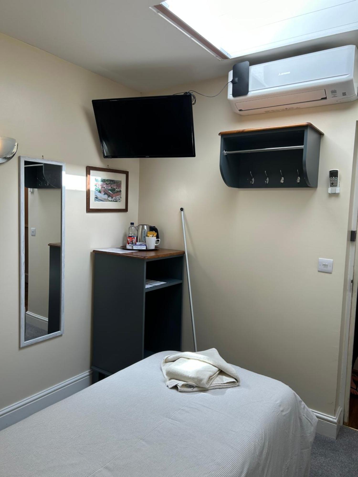 יאוביל Halfway House Inn Country Lodge מראה חיצוני תמונה