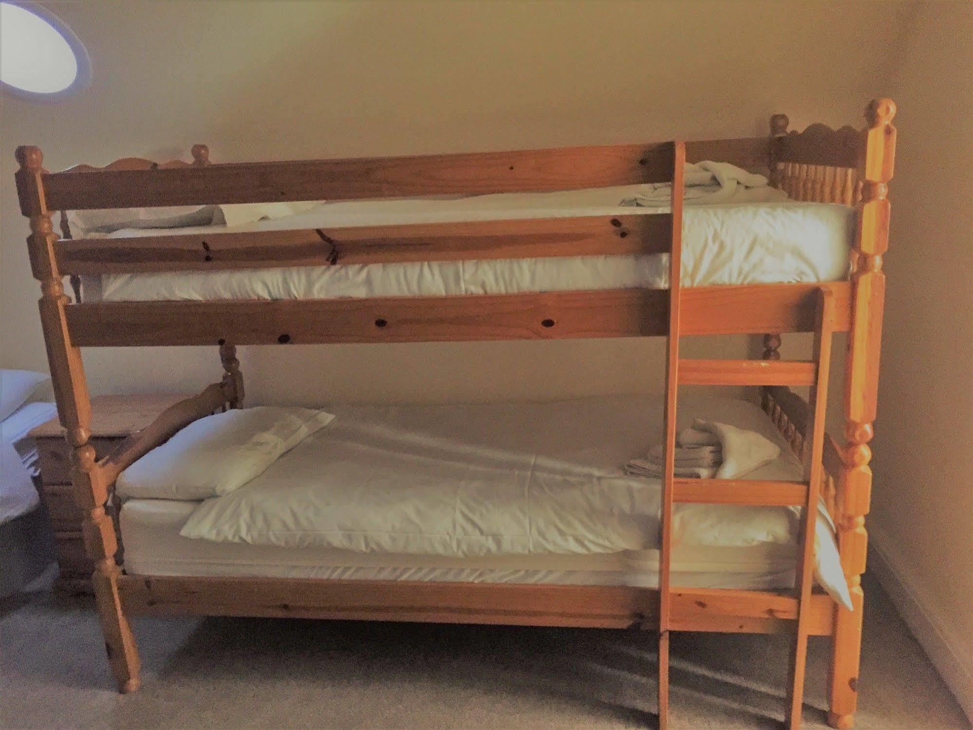 יאוביל Halfway House Inn Country Lodge מראה חיצוני תמונה