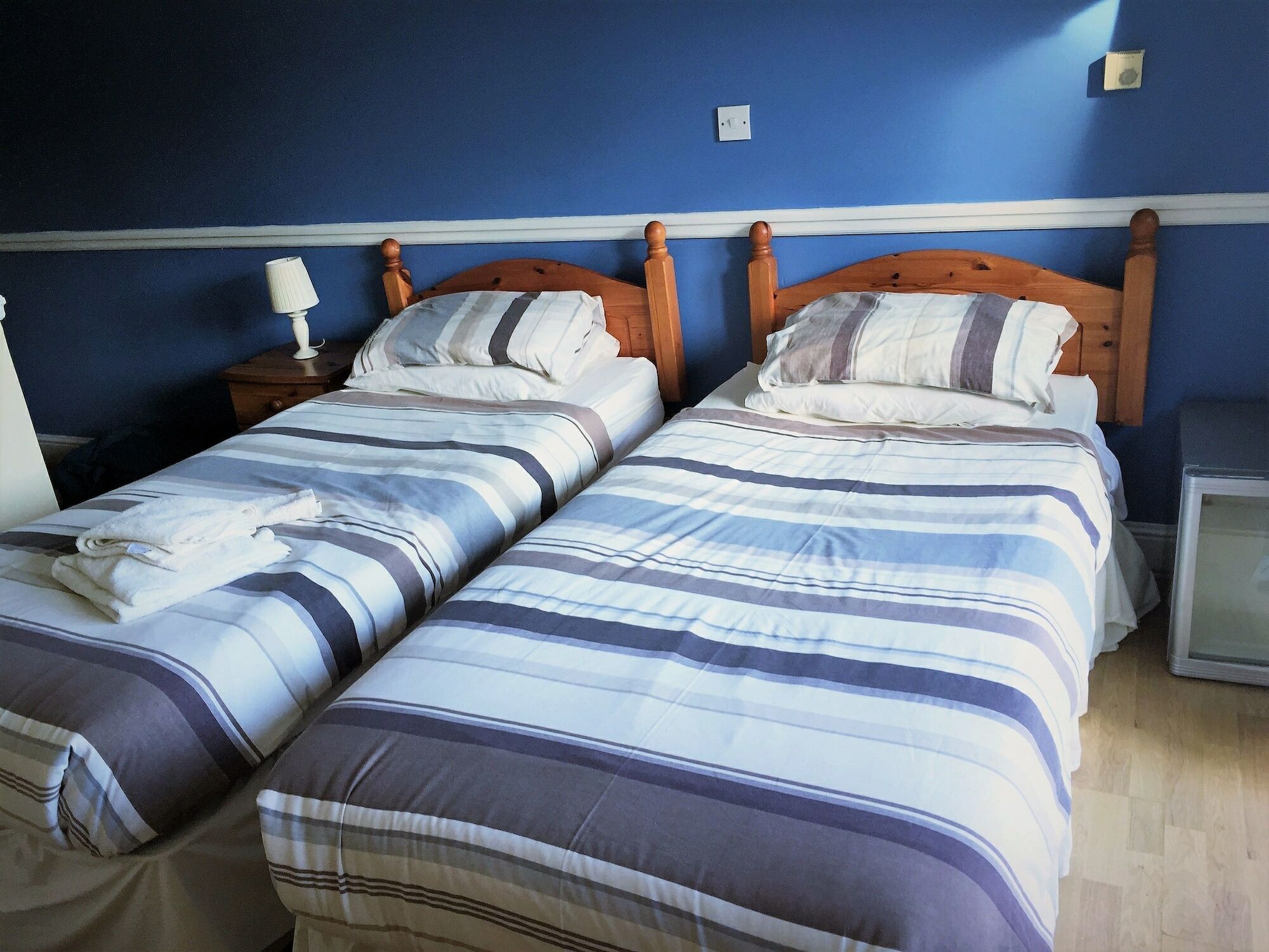 יאוביל Halfway House Inn Country Lodge מראה חיצוני תמונה