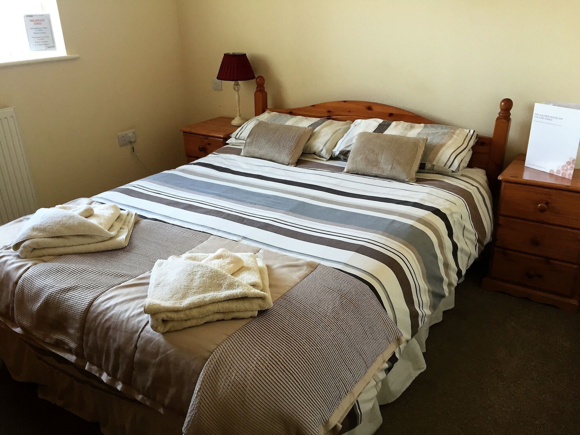 יאוביל Halfway House Inn Country Lodge מראה חיצוני תמונה